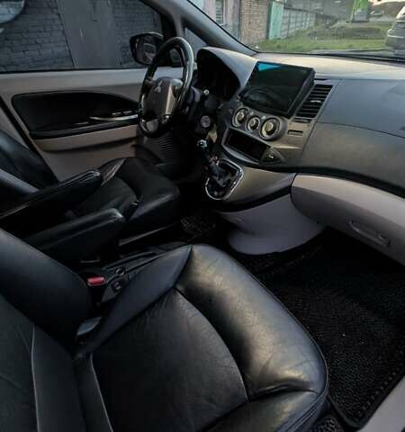 Серый Мицубиси Грандис, объемом двигателя 2 л и пробегом 282 тыс. км за 6700 $, фото 13 на Automoto.ua