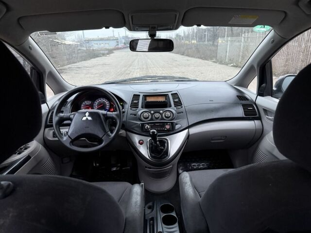 Серый Мицубиси Грандис, объемом двигателя 2 л и пробегом 200 тыс. км за 2450 $, фото 13 на Automoto.ua