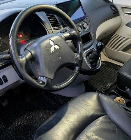Серый Мицубиси Грандис, объемом двигателя 2 л и пробегом 282 тыс. км за 6700 $, фото 19 на Automoto.ua