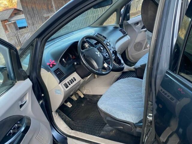 Серый Мицубиси Грандис, объемом двигателя 2 л и пробегом 280 тыс. км за 5800 $, фото 7 на Automoto.ua