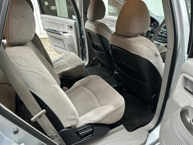 Серый Мицубиси Грандис, объемом двигателя 2.4 л и пробегом 263 тыс. км за 5300 $, фото 5 на Automoto.ua