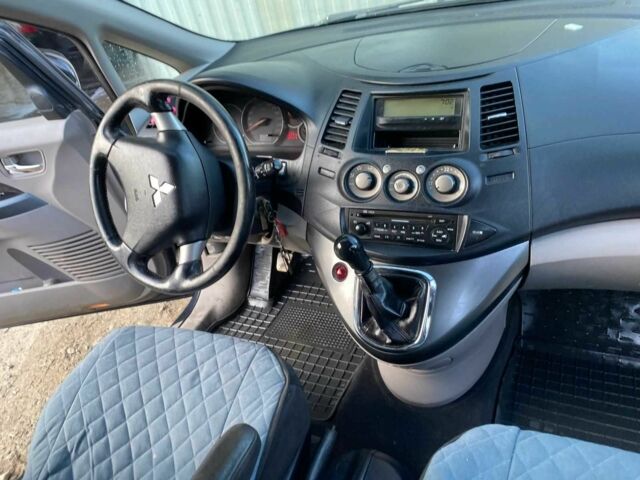 Серый Мицубиси Грандис, объемом двигателя 2 л и пробегом 280 тыс. км за 5800 $, фото 6 на Automoto.ua