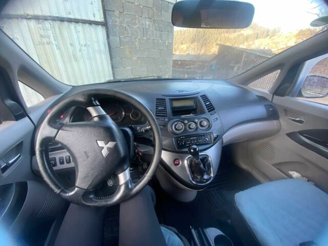 Серый Мицубиси Грандис, объемом двигателя 2 л и пробегом 280 тыс. км за 5800 $, фото 8 на Automoto.ua