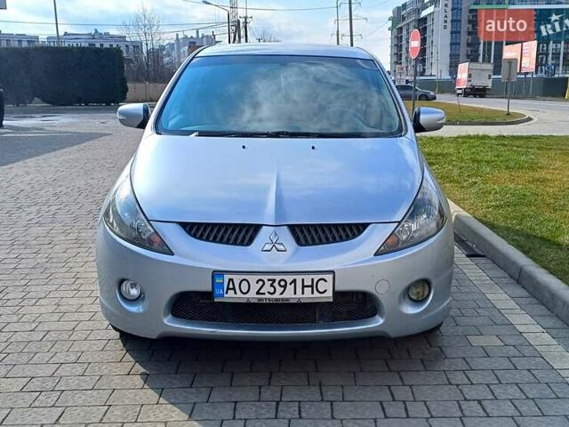 Сірий Міцубісі Грандіс, об'ємом двигуна 2 л та пробігом 290 тис. км за 6200 $, фото 3 на Automoto.ua