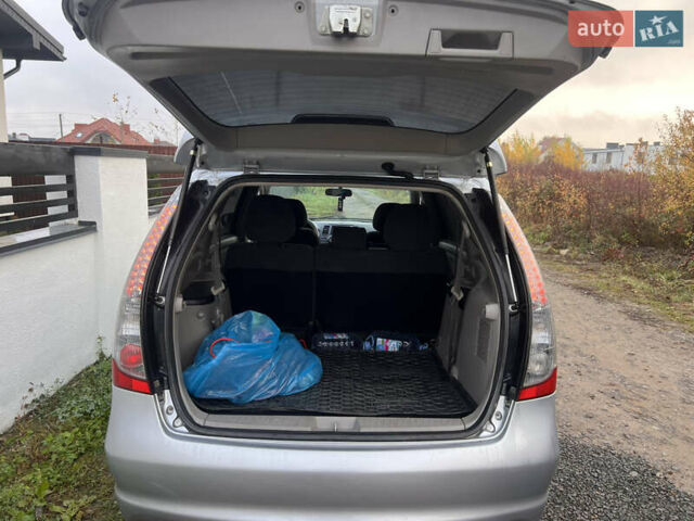 Сірий Міцубісі Грандіс, об'ємом двигуна 2.38 л та пробігом 430 тис. км за 5900 $, фото 5 на Automoto.ua