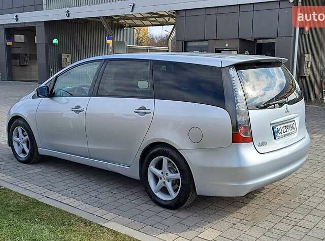 Сірий Міцубісі Грандіс, об'ємом двигуна 2 л та пробігом 290 тис. км за 6200 $, фото 1 на Automoto.ua