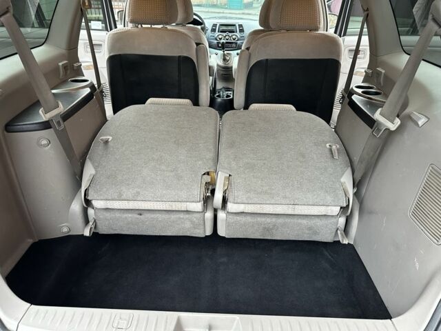 Серый Мицубиси Грандис, объемом двигателя 2.4 л и пробегом 263 тыс. км за 5300 $, фото 19 на Automoto.ua