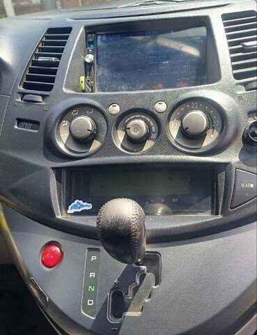 Серый Мицубиси Грандис, объемом двигателя 2.4 л и пробегом 312 тыс. км за 6800 $, фото 8 на Automoto.ua