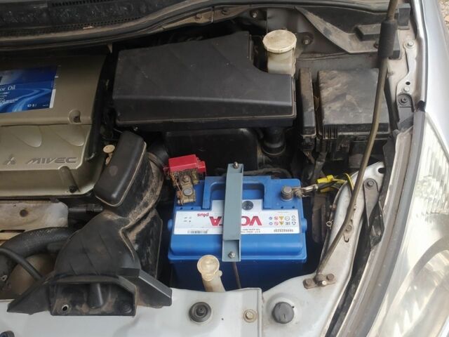 Серый Мицубиси Грандис, объемом двигателя 2.4 л и пробегом 260 тыс. км за 5700 $, фото 7 на Automoto.ua