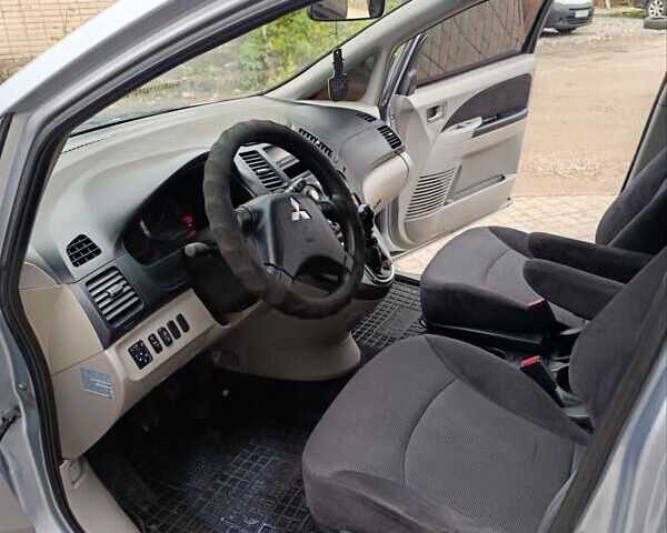 Серый Мицубиси Грандис, объемом двигателя 2 л и пробегом 252 тыс. км за 4999 $, фото 16 на Automoto.ua