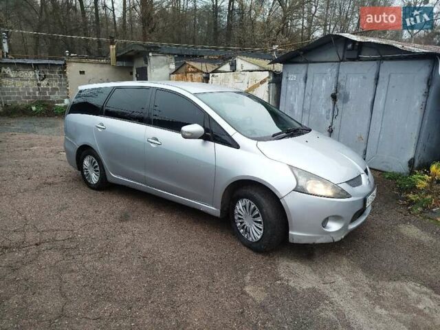 Сірий Міцубісі Грандіс, об'ємом двигуна 2.4 л та пробігом 375 тис. км за 3299 $, фото 9 на Automoto.ua