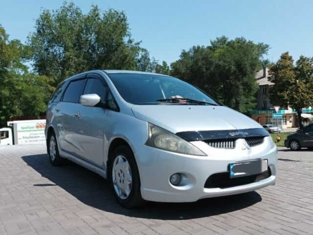 Серый Мицубиси Грандис, объемом двигателя 2.4 л и пробегом 245 тыс. км за 5100 $, фото 1 на Automoto.ua