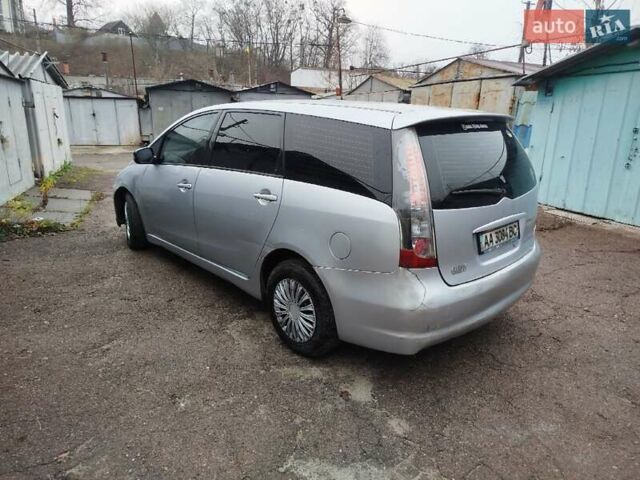 Сірий Міцубісі Грандіс, об'ємом двигуна 2.4 л та пробігом 375 тис. км за 3299 $, фото 10 на Automoto.ua