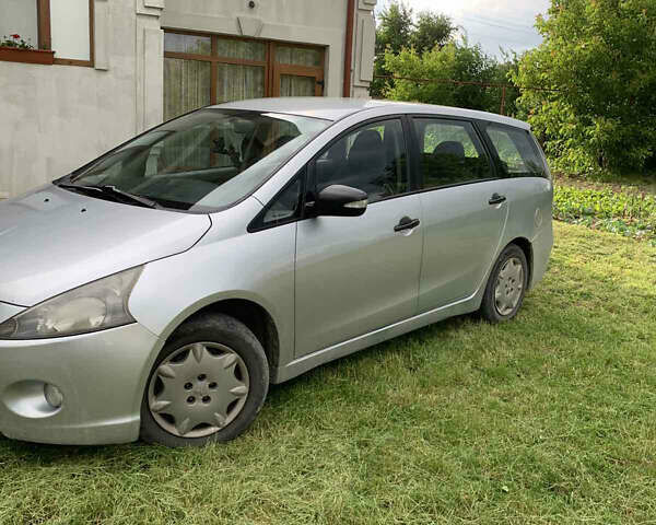 Серый Мицубиси Грандис, объемом двигателя 1.97 л и пробегом 394 тыс. км за 5600 $, фото 1 на Automoto.ua