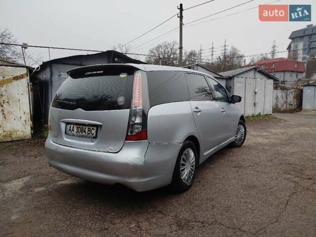 Сірий Міцубісі Грандіс, об'ємом двигуна 2.4 л та пробігом 375 тис. км за 3299 $, фото 1 на Automoto.ua