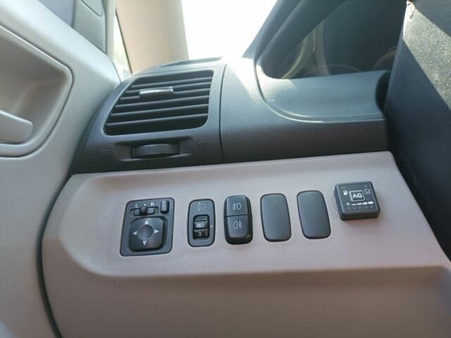 Серый Мицубиси Грандис, объемом двигателя 2.4 л и пробегом 245 тыс. км за 5100 $, фото 5 на Automoto.ua