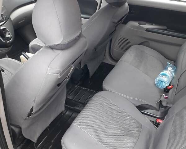Мицубиси Грандис 2006 в Черновцах на Automoto.ua Серый Мицубиси Грандис, объемом двигателя 2.4 л и пробегом 210 тыс. км за 7300 $, фото 9 на Automoto.ua