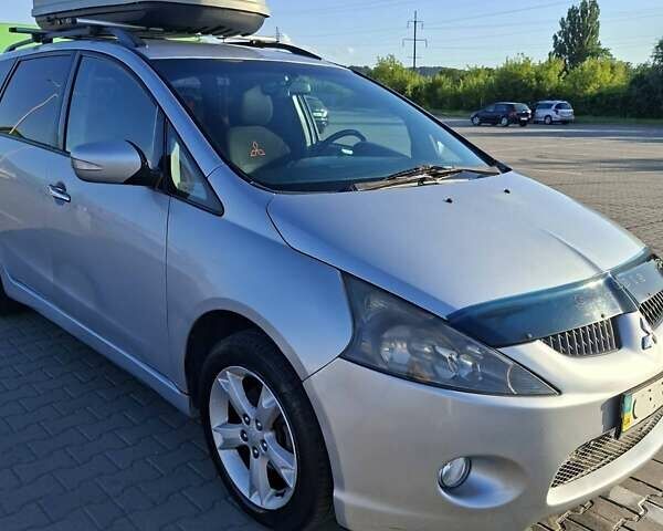 Серый Мицубиси Грандис, объемом двигателя 2.38 л и пробегом 215 тыс. км за 4619 $, фото 5 на Automoto.ua