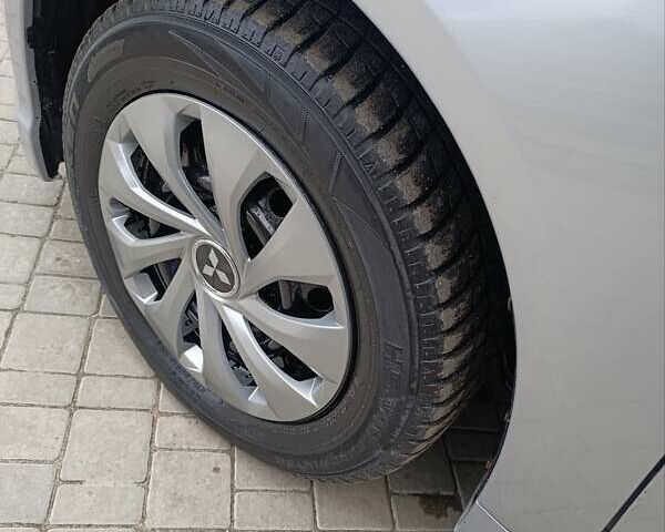 Серый Мицубиси Грандис, объемом двигателя 2 л и пробегом 252 тыс. км за 4999 $, фото 19 на Automoto.ua