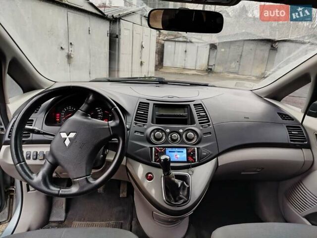 Сірий Міцубісі Грандіс, об'ємом двигуна 2.4 л та пробігом 375 тис. км за 3299 $, фото 8 на Automoto.ua