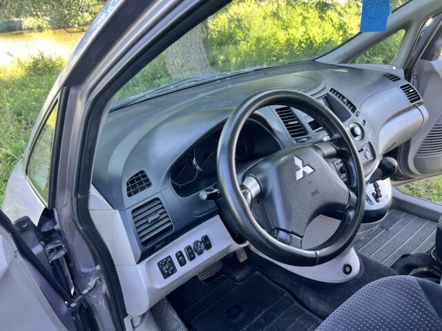 Серый Мицубиси Грандис, объемом двигателя 2.4 л и пробегом 210 тыс. км за 6800 $, фото 5 на Automoto.ua