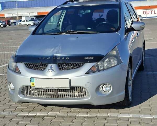 Серый Мицубиси Грандис, объемом двигателя 2.38 л и пробегом 215 тыс. км за 4619 $, фото 19 на Automoto.ua