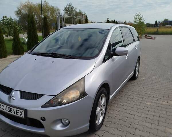 Міцубісі Грандіс 2006 у Мукачеве на Automoto.ua Сірий Міцубісі Грандіс, об'ємом двигуна 2 л та пробігом 400 тис. км за 6200 $, фото 4 на Automoto.ua