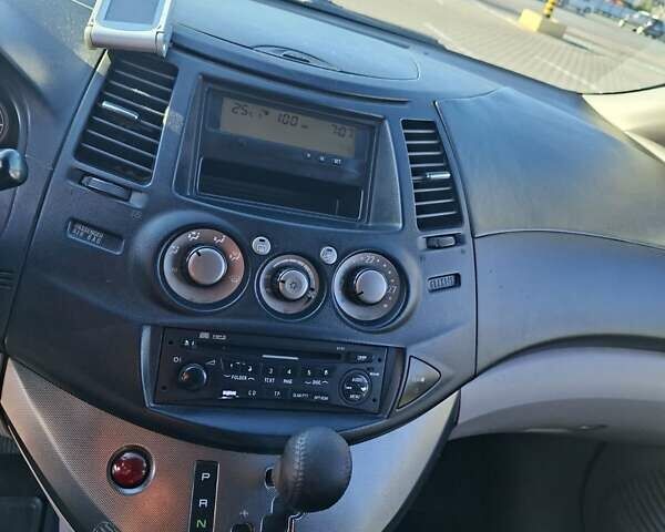 Серый Мицубиси Грандис, объемом двигателя 2.38 л и пробегом 215 тыс. км за 4619 $, фото 11 на Automoto.ua