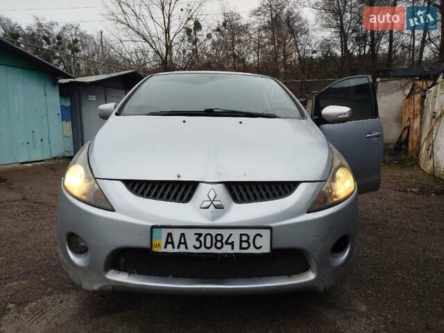 Сірий Міцубісі Грандіс, об'ємом двигуна 2.4 л та пробігом 375 тис. км за 3299 $, фото 12 на Automoto.ua