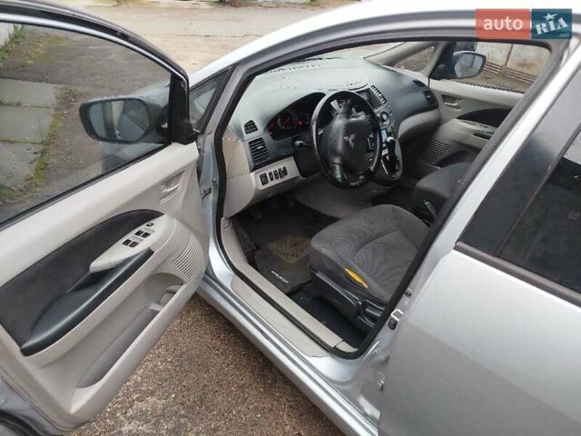 Сірий Міцубісі Грандіс, об'ємом двигуна 2.4 л та пробігом 375 тис. км за 3299 $, фото 6 на Automoto.ua