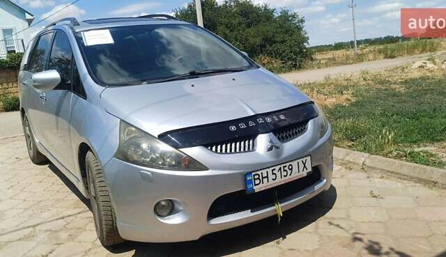 Серый Мицубиси Грандис, объемом двигателя 2.4 л и пробегом 312 тыс. км за 6800 $, фото 2 на Automoto.ua