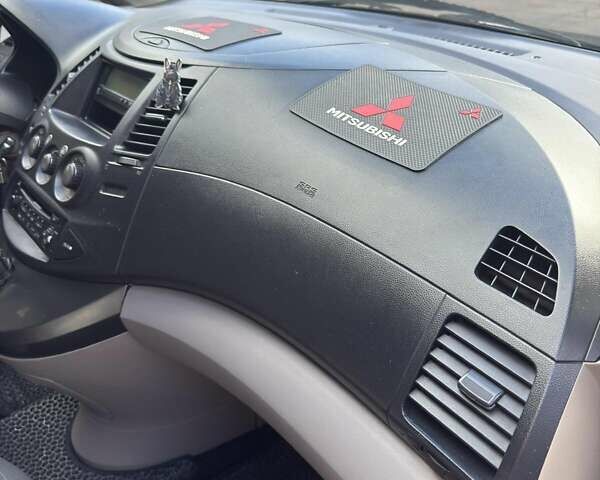 Мицубиси Грандис 2006 в Нежине на Automoto.ua Серый Мицубиси Грандис, объемом двигателя 2.4 л и пробегом 300 тыс. км за 7200 $, фото 30 на Automoto.ua