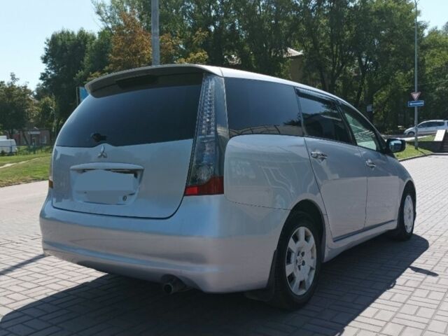 Серый Мицубиси Грандис, объемом двигателя 2.4 л и пробегом 245 тыс. км за 5100 $, фото 3 на Automoto.ua