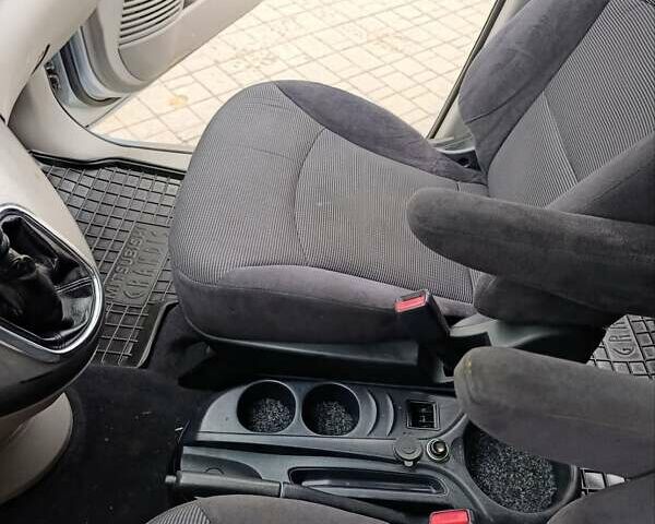 Серый Мицубиси Грандис, объемом двигателя 2 л и пробегом 252 тыс. км за 4999 $, фото 13 на Automoto.ua
