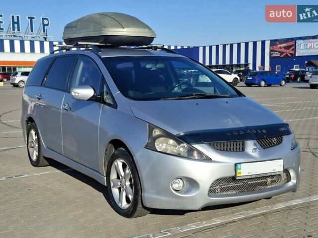 Серый Мицубиси Грандис, объемом двигателя 2.38 л и пробегом 215 тыс. км за 4619 $, фото 3 на Automoto.ua