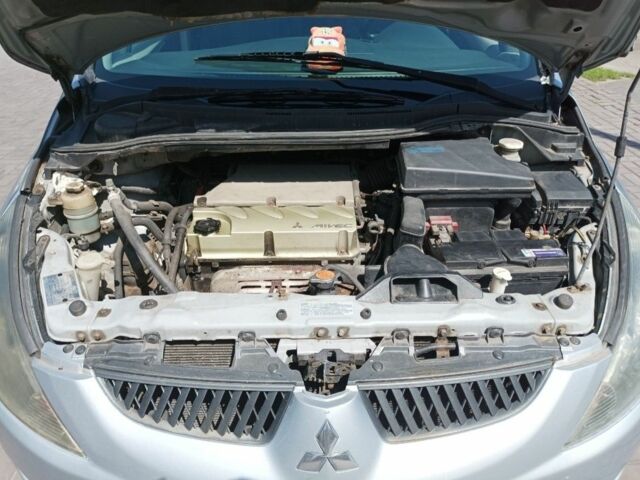 Серый Мицубиси Грандис, объемом двигателя 2.4 л и пробегом 245 тыс. км за 5100 $, фото 4 на Automoto.ua