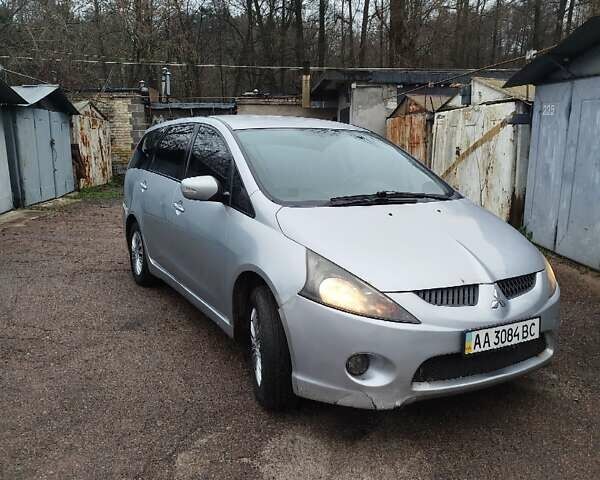 Сірий Міцубісі Грандіс, об'ємом двигуна 2.4 л та пробігом 375 тис. км за 3299 $, фото 2 на Automoto.ua