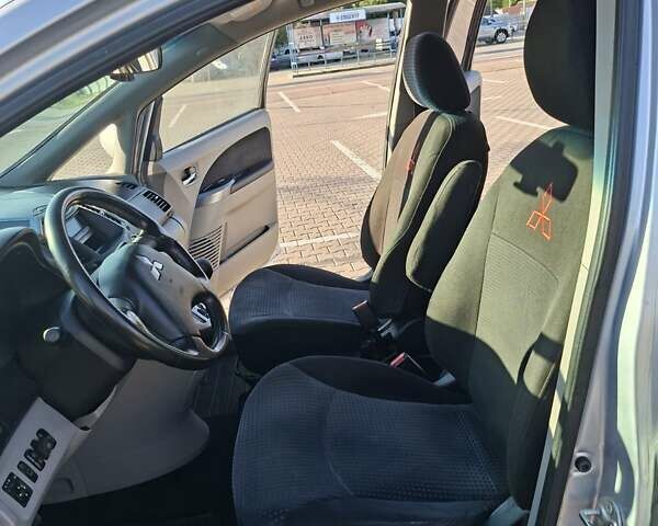 Серый Мицубиси Грандис, объемом двигателя 2.38 л и пробегом 215 тыс. км за 4619 $, фото 25 на Automoto.ua