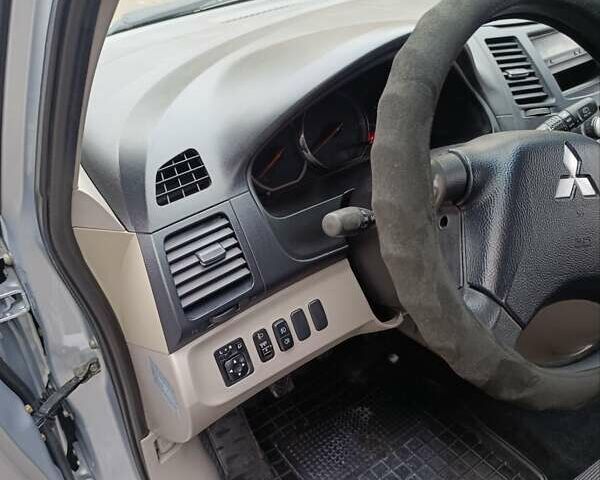 Серый Мицубиси Грандис, объемом двигателя 2 л и пробегом 252 тыс. км за 4999 $, фото 17 на Automoto.ua