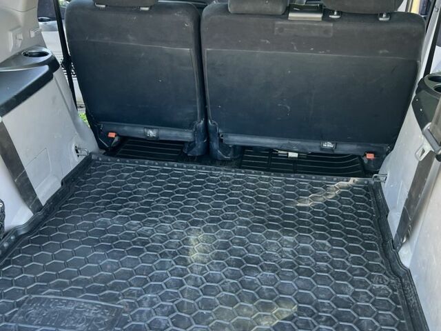 Серый Мицубиси Грандис, объемом двигателя 2.4 л и пробегом 210 тыс. км за 6800 $, фото 6 на Automoto.ua