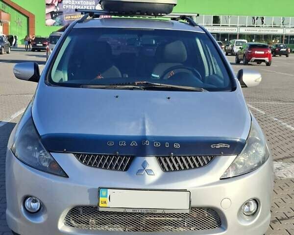 Серый Мицубиси Грандис, объемом двигателя 2.38 л и пробегом 215 тыс. км за 4619 $, фото 16 на Automoto.ua