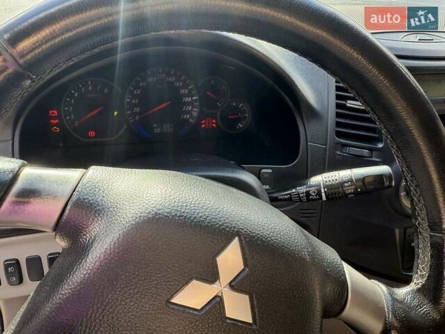 Мицубиси Грандис 2006 в Нежине на Automoto.ua Серый Мицубиси Грандис, объемом двигателя 2.4 л и пробегом 300 тыс. км за 7200 $, фото 16 на Automoto.ua