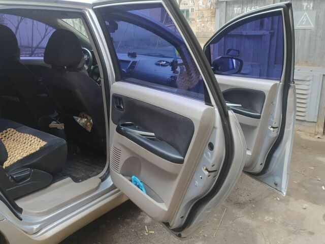 Серый Мицубиси Грандис, объемом двигателя 2.4 л и пробегом 260 тыс. км за 5700 $, фото 5 на Automoto.ua