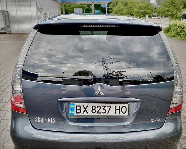 Серый Мицубиси Грандис, объемом двигателя 1.97 л и пробегом 310 тыс. км за 5200 $, фото 4 на Automoto.ua