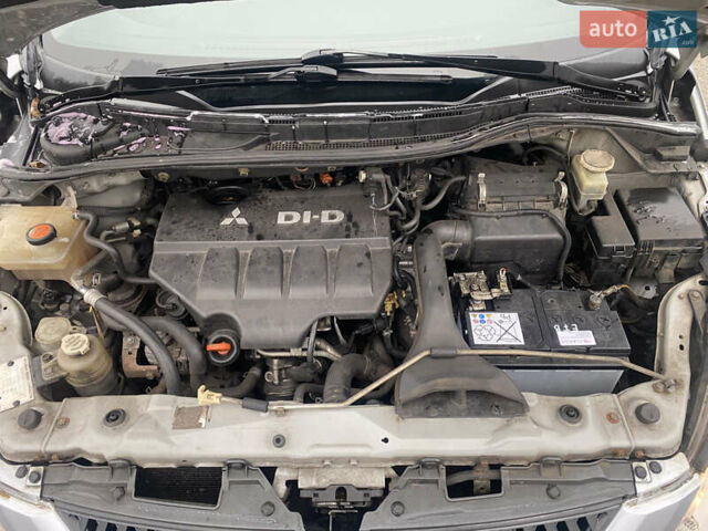 Серый Мицубиси Грандис, объемом двигателя 2 л и пробегом 320 тыс. км за 3599 $, фото 20 на Automoto.ua