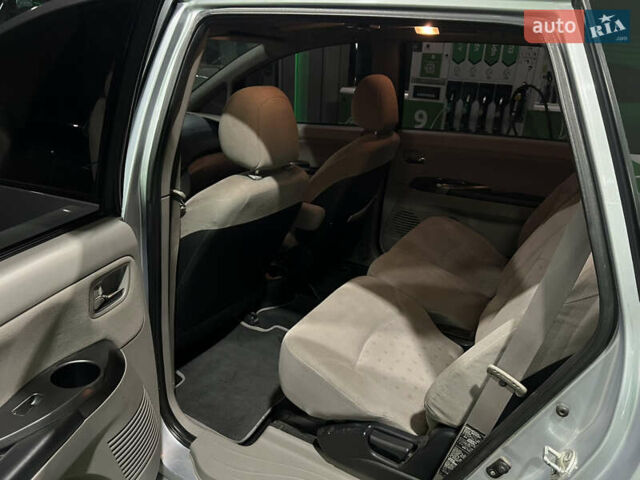 Сірий Міцубісі Грандіс, об'ємом двигуна 2.4 л та пробігом 280 тис. км за 6500 $, фото 21 на Automoto.ua