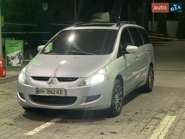 Сірий Міцубісі Грандіс, об'ємом двигуна 2.4 л та пробігом 280 тис. км за 6500 $, фото 1 на Automoto.ua