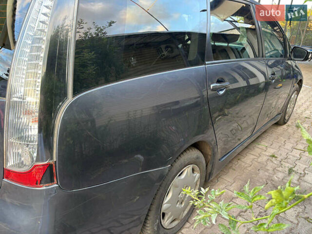 Серый Мицубиси Грандис, объемом двигателя 2.38 л и пробегом 271 тыс. км за 5400 $, фото 3 на Automoto.ua