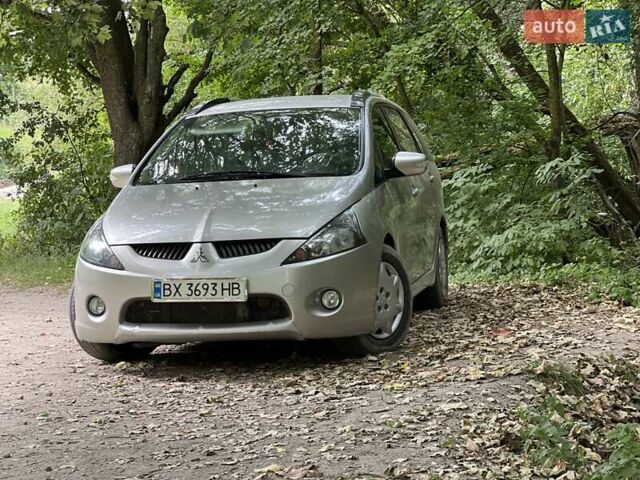 Серый Мицубиси Грандис, объемом двигателя 2 л и пробегом 290 тыс. км за 5680 $, фото 3 на Automoto.ua