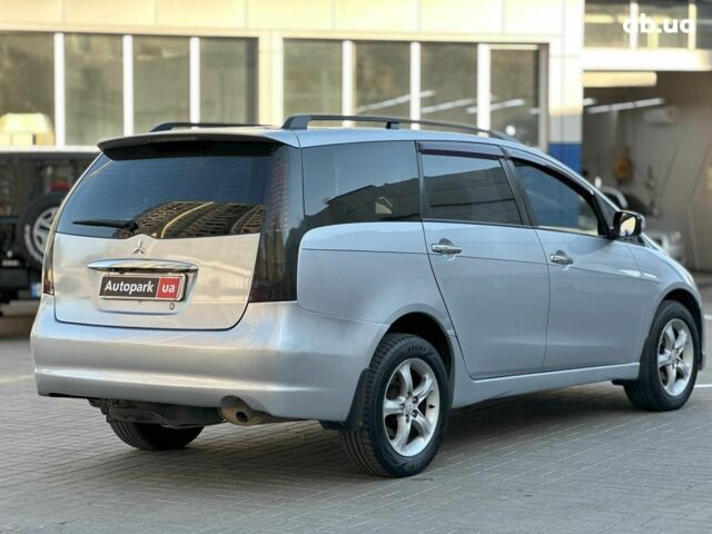 Серый Мицубиси Грандис, объемом двигателя 2.4 л и пробегом 201 тыс. км за 6990 $, фото 3 на Automoto.ua